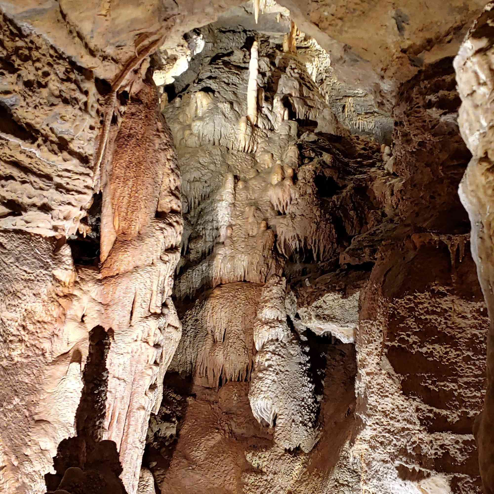 Lincoln Caverns Whisper Rocks ecs0308211134 HDR