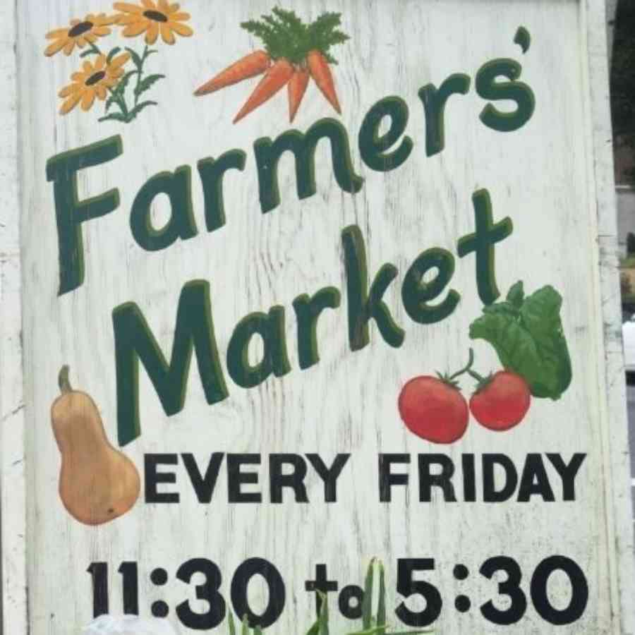 An image of a sign to the Famer's Market