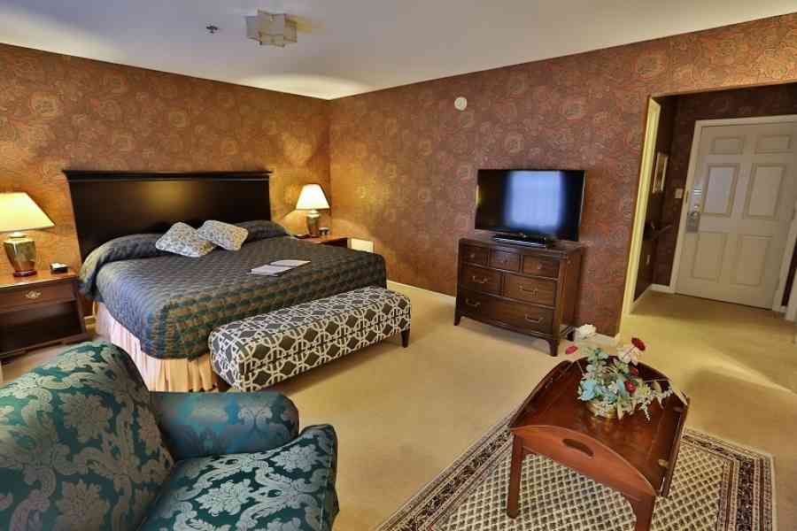 Carnegie Inn Spa Room State College800