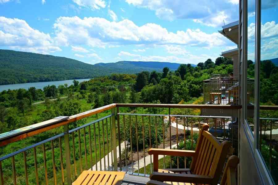 Nature Inn Deck, Lakeside