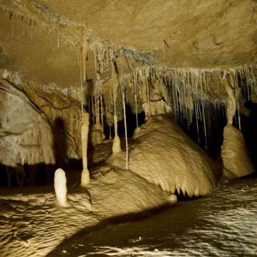 Lincoln Caverns Whisper Rocks 1