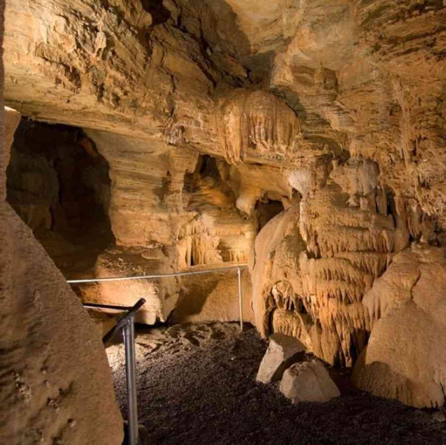 Lincoln Caverns 3