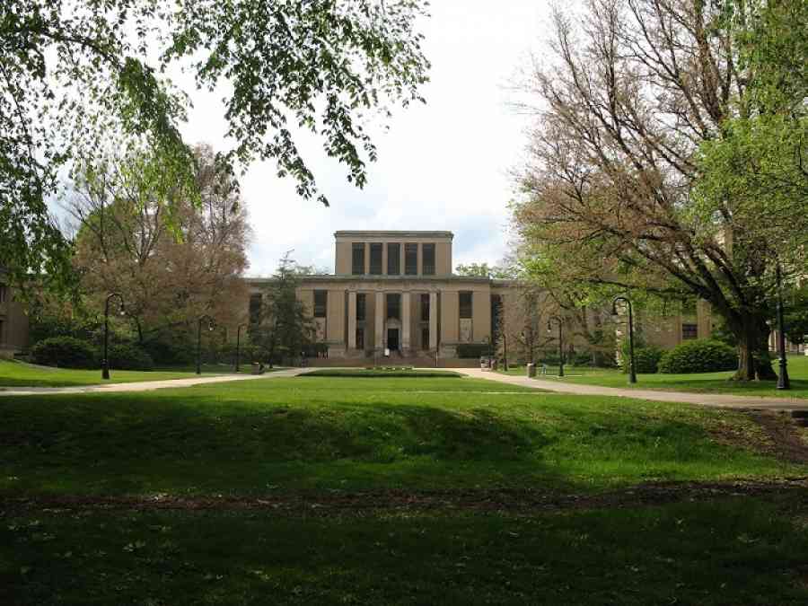 Pattee Paterno Library Mall, Summer