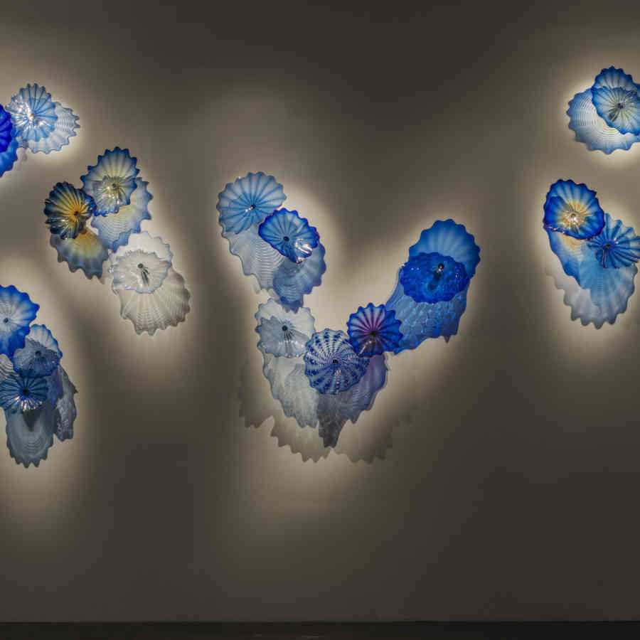 Dale Chihuly, Lupine Blue Persian Wall