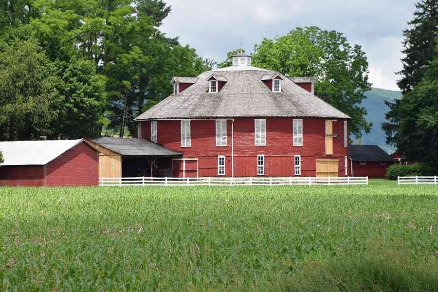 Round barn 2