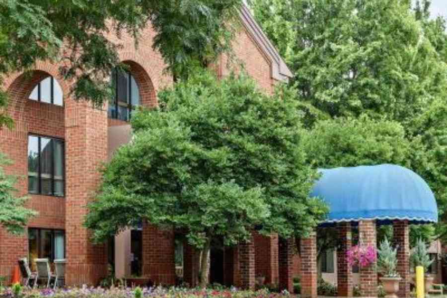 Brookline SNF exterior 004
